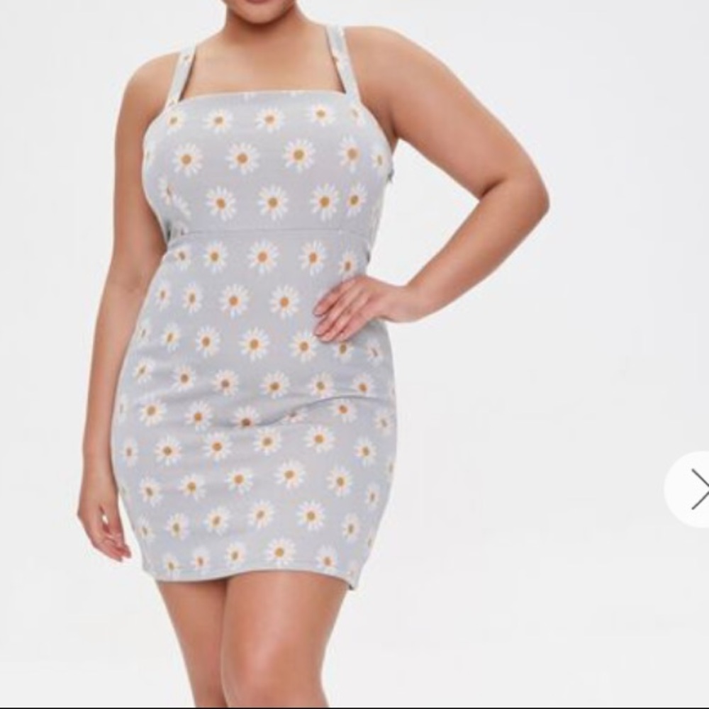 Plus Size Daisy Print Mini Dress